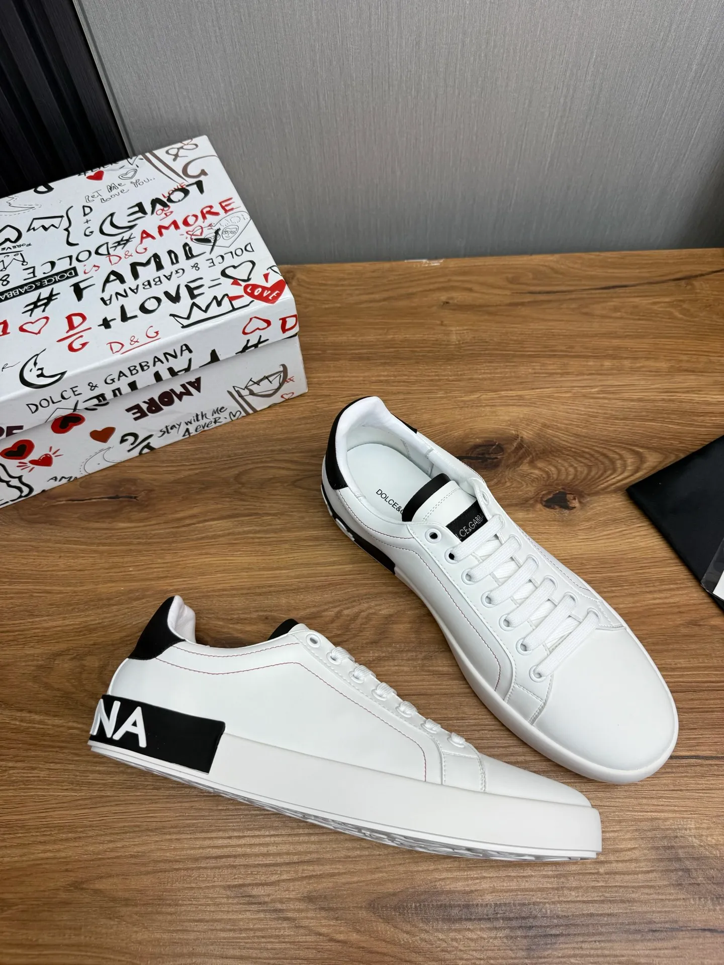 Men's men's shoes 💰420💰 Dolce & gabbana (DG) official website synchronized new models 💥1 fashionable hot models: 1 Exclusive mold opening ✅Imported cowhide for the upper, unique brand style logo upper 💥Sheepskin feet 🐑Original private mold outsole ✔️36-44 (38.45 custom-made, non-refundable)